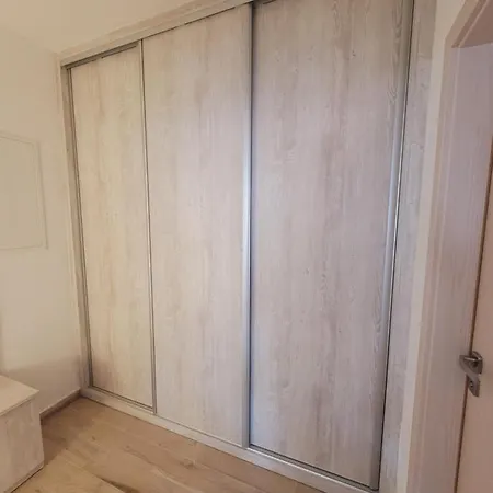 Modry Sklep 77 *