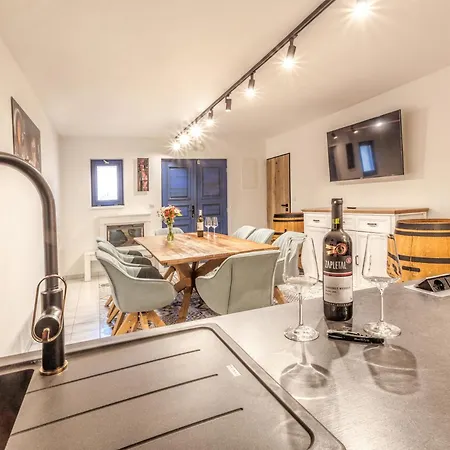 Modry Sklep 77 * Velké Pavlovice